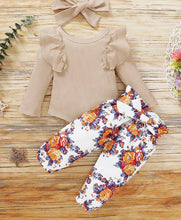 Load image into Gallery viewer, Tan Floral Set
